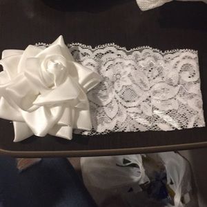 Little girl’s white headband!!